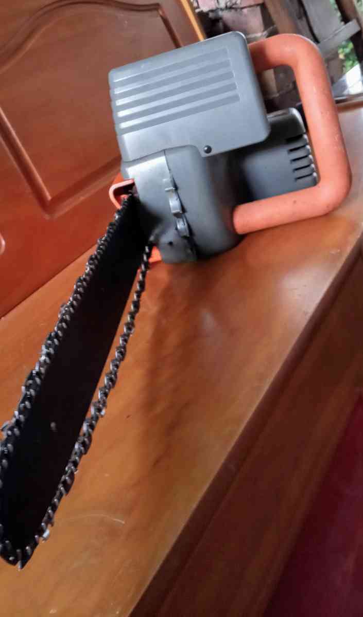 16in Remington electric chainsaw - Akron, Ohio