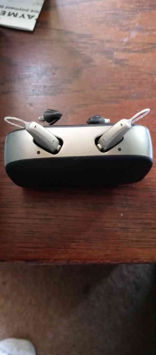 2 Hearing aids smart phone control both ears - Rockford, Illinois - FleaMarketBay