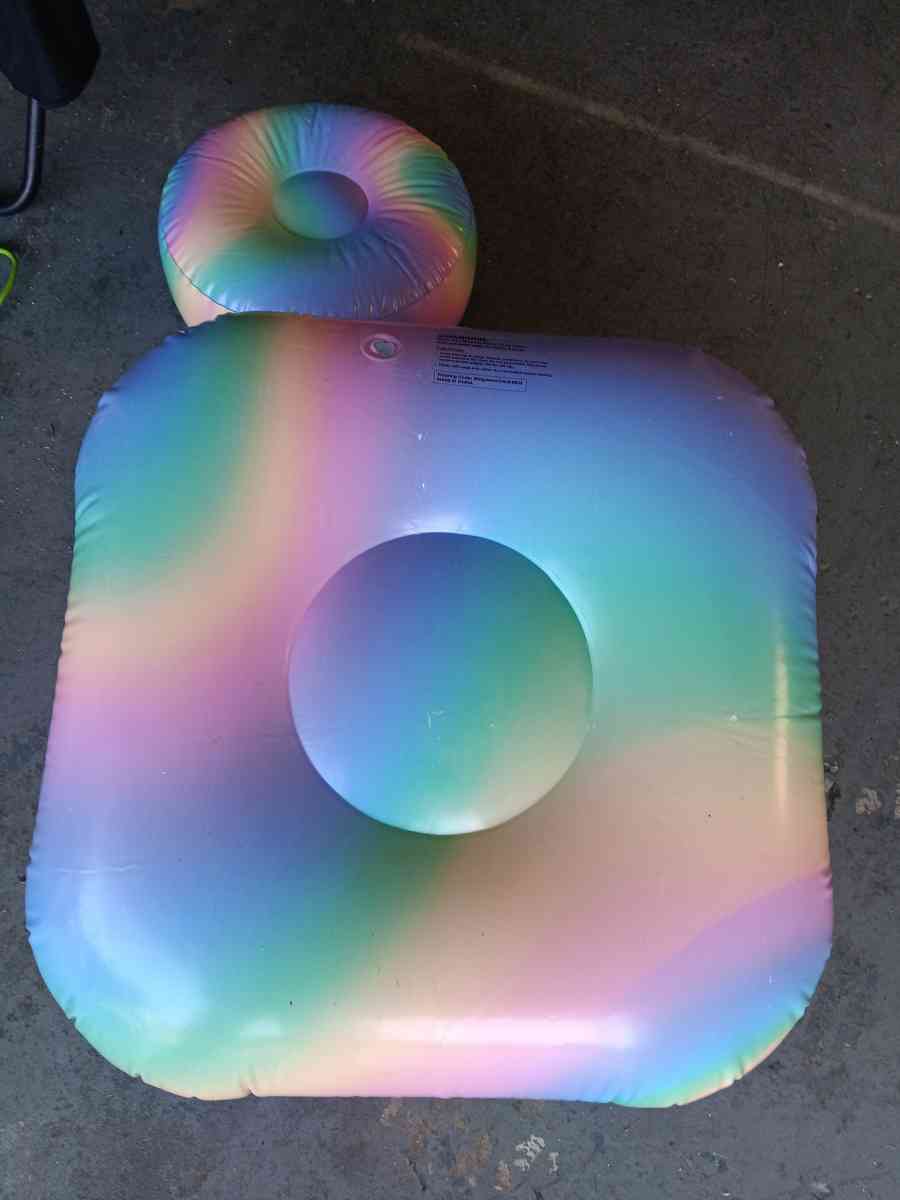 kids  inflatable chair and ottoman - Deltona, Florida - FleaMarketBay