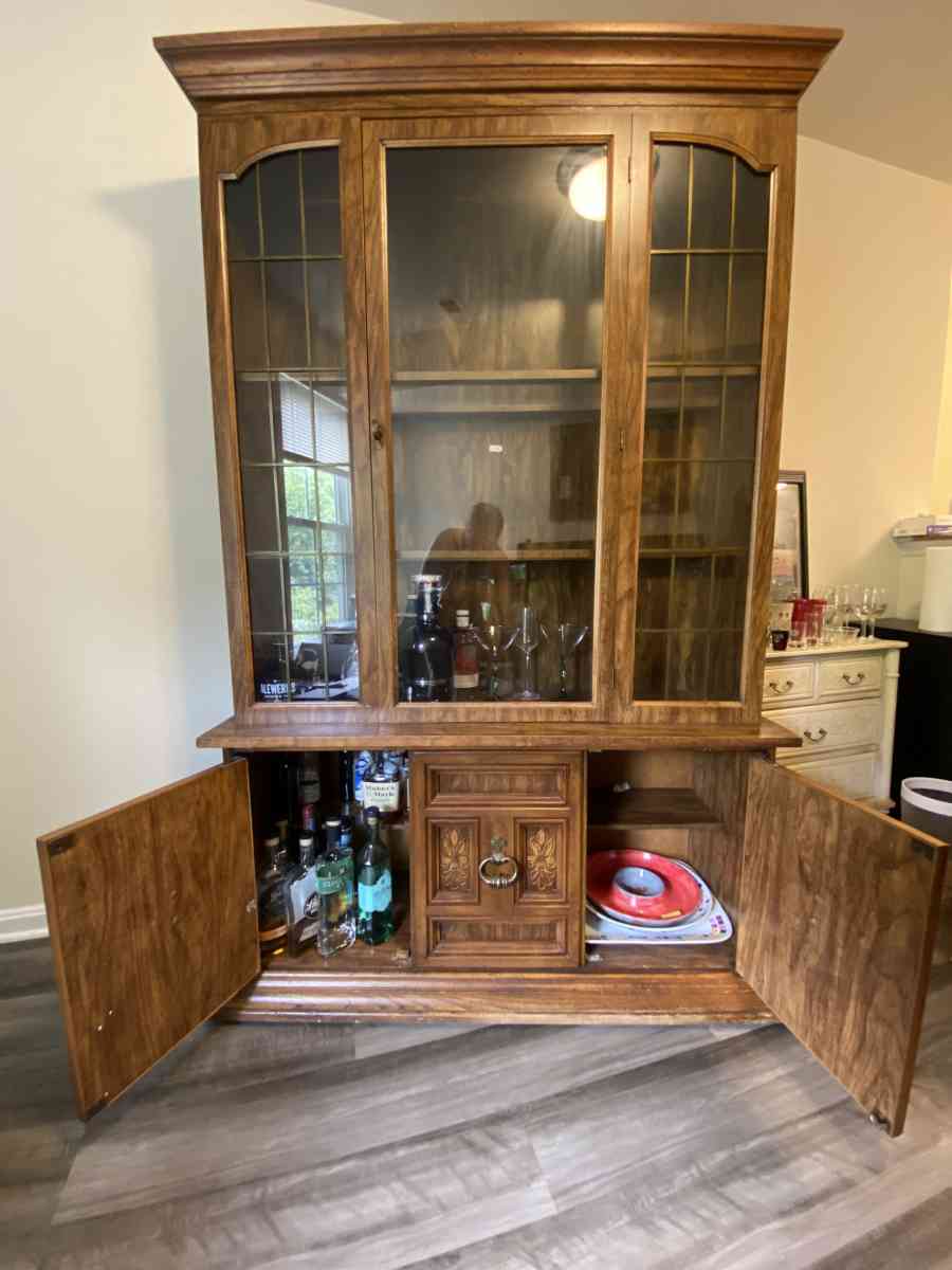China cabinet - Fairfax, Virginia - FleaMarketBay
