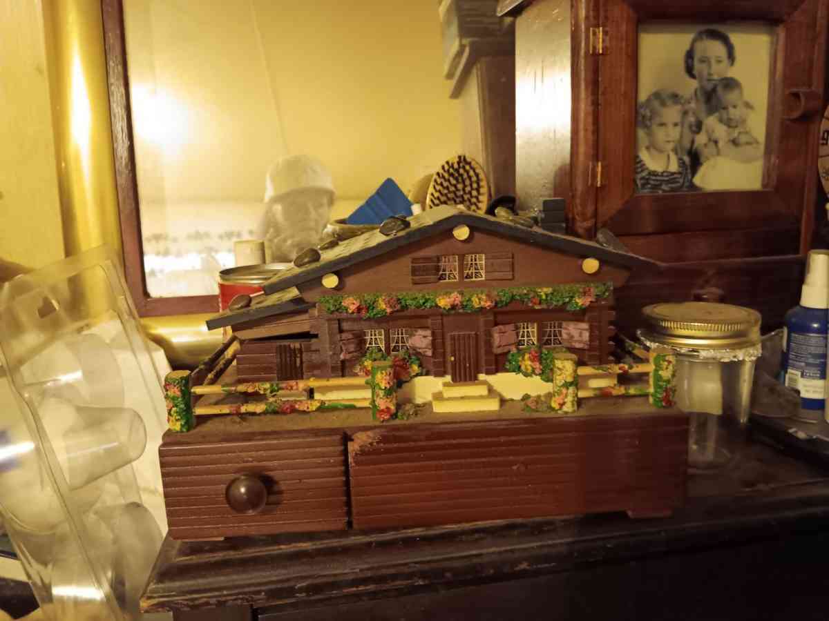 vintage japense music box - Taylorsville, North Carolina