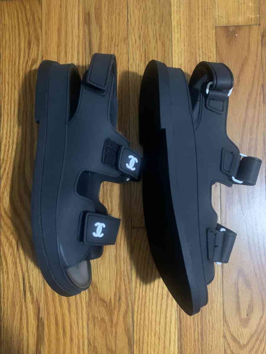 Womens sandal size 8 - Lincolnwood, Illinois - FleaMarketBay