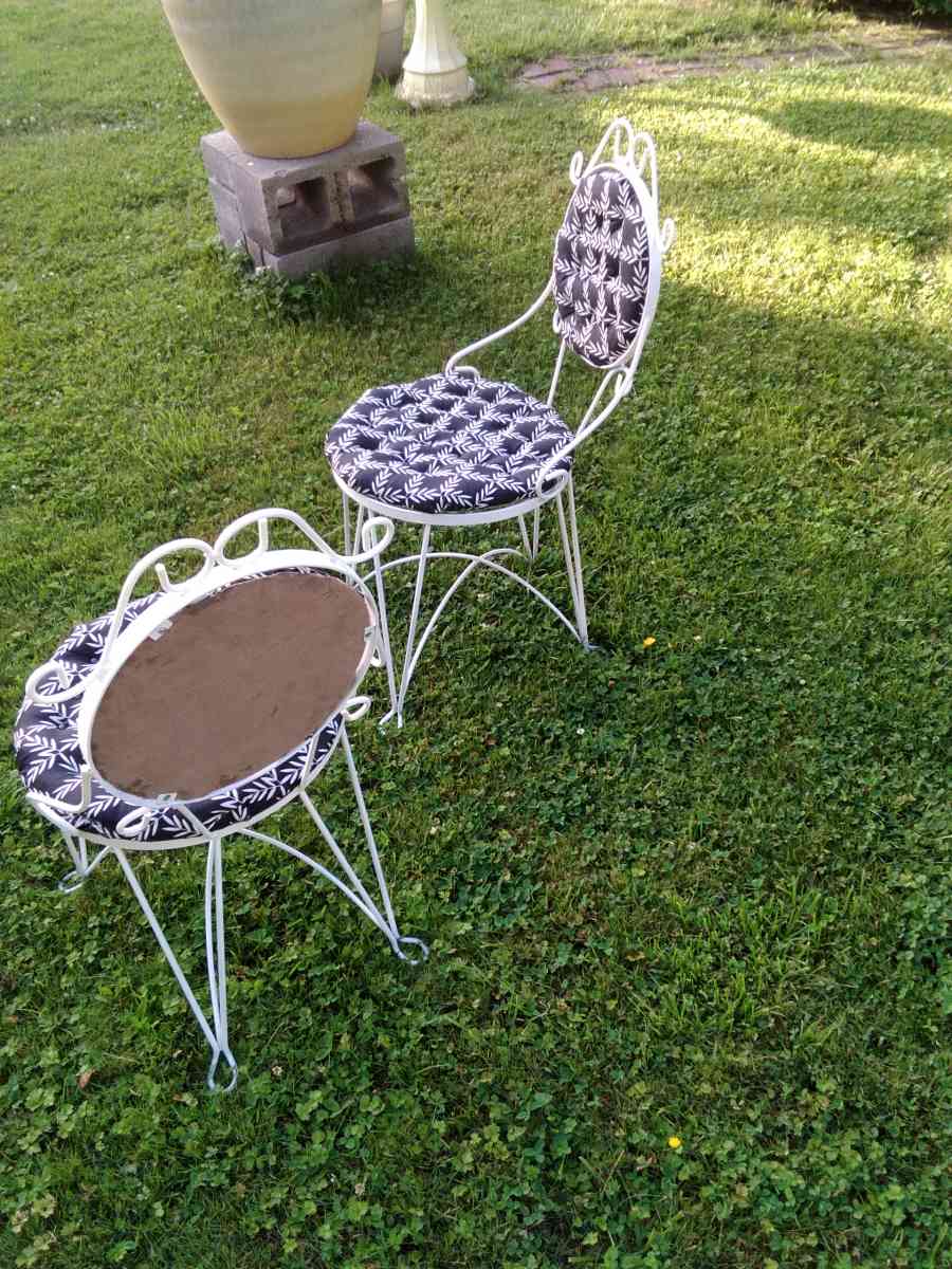 set of vintage vanity chairs - Princeton, West Virginia - FleaMarketBay