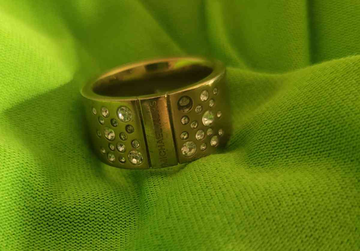 Micheal kors ring - Troy, Alabama - FleaMarketBay