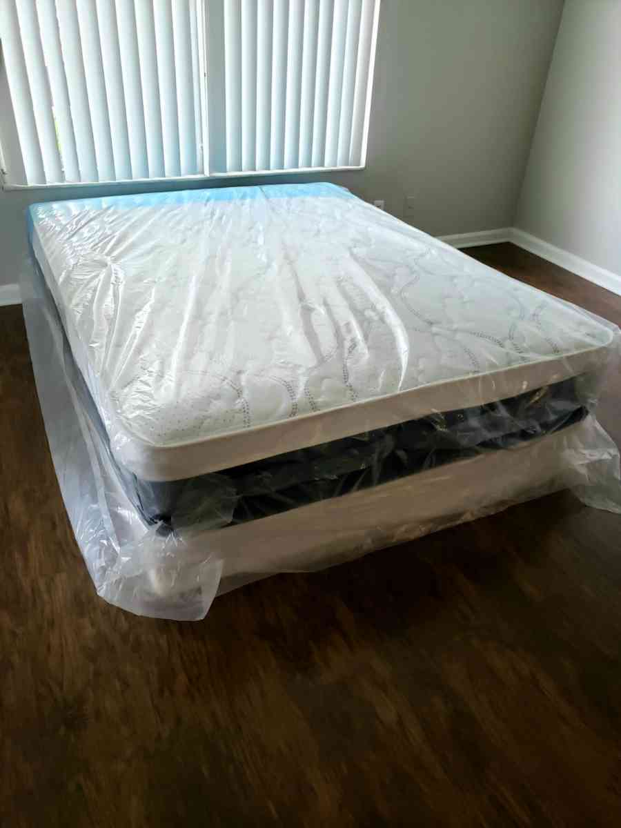 NEW QUEEN PILLOW TOP SET MATTRESS AND BOX SPRING2PCS - Lake Worth, Florida