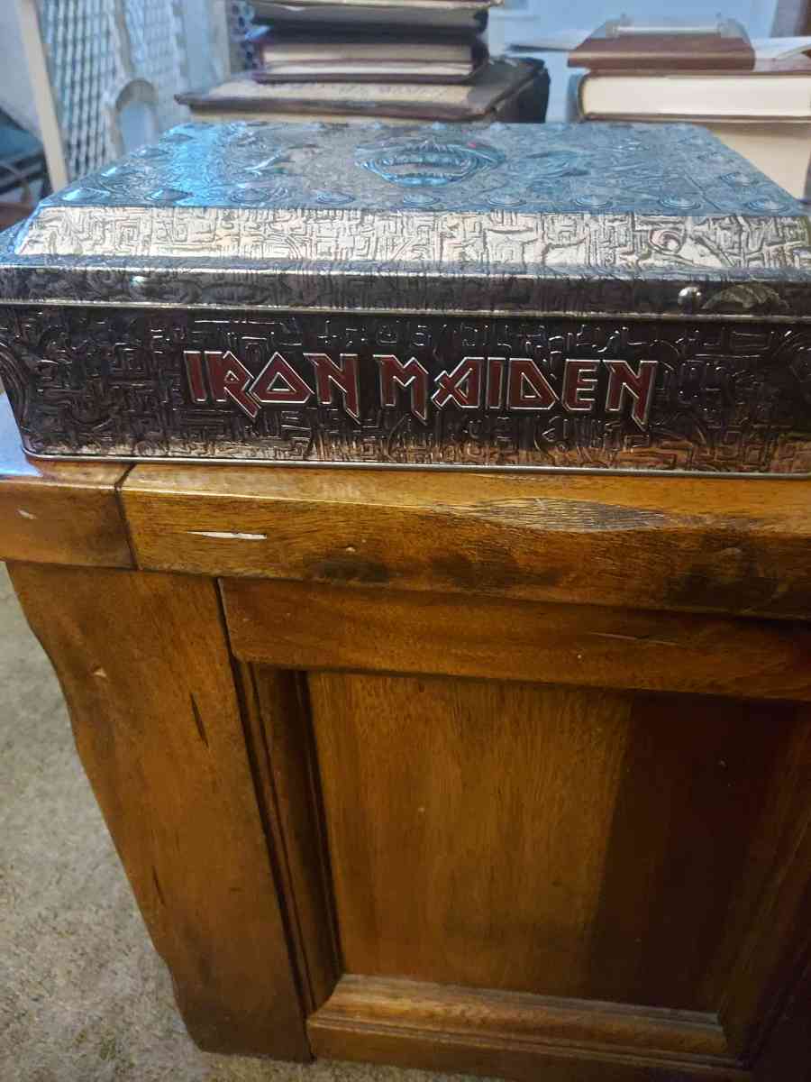 EDDIES ARCHIVE - Leicester, Massachusetts - FleaMarketBay