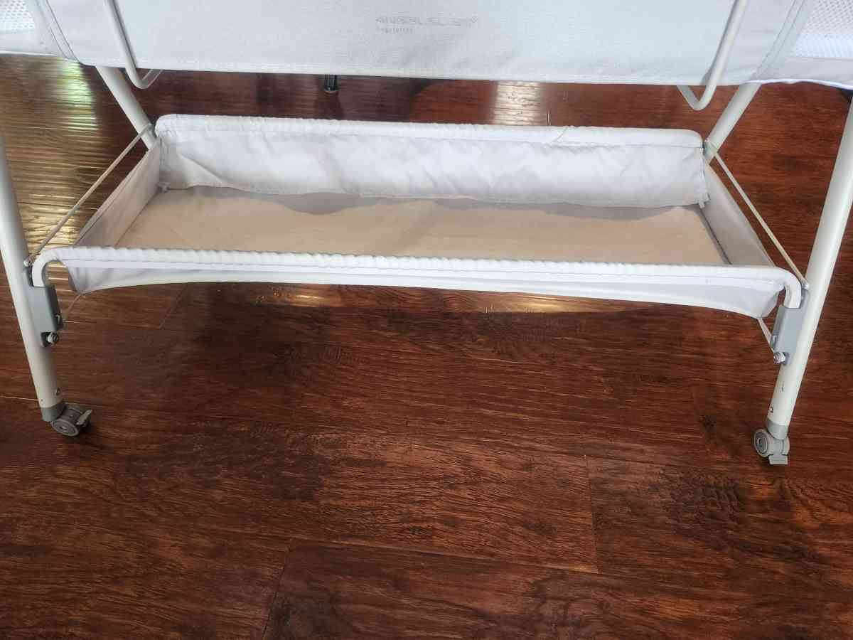 Baby Bassinet - Norco, California - FleaMarketBay