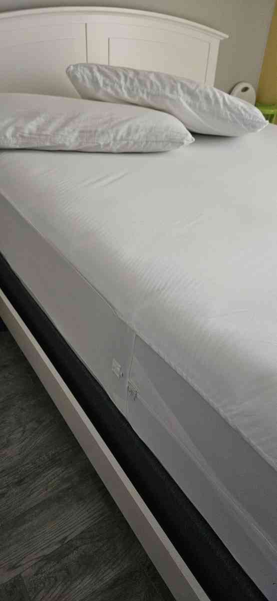 double size bed 2 nightstands dresser mirror - Palm Beach, Florida - FleaMarketBay