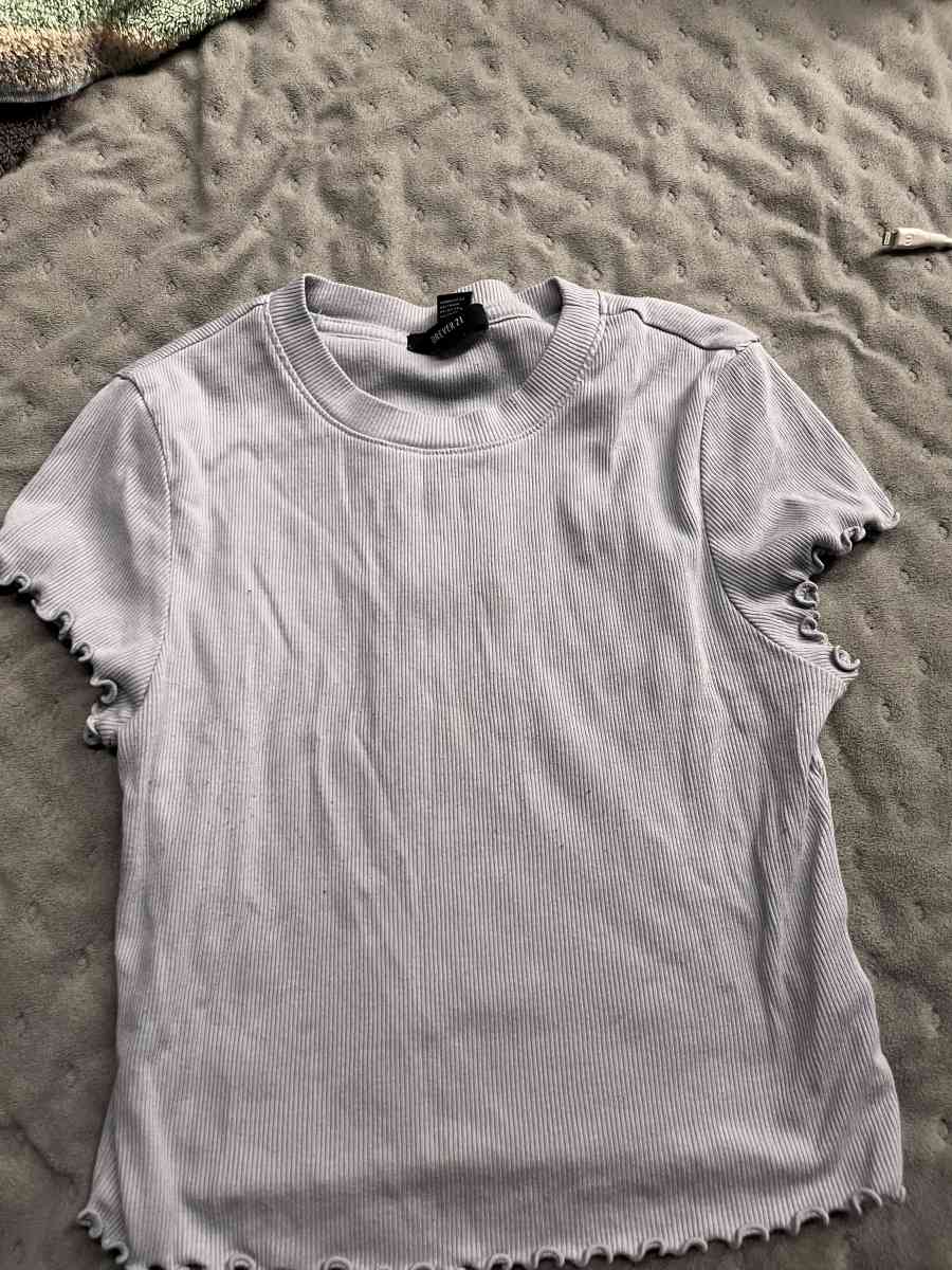 crop top - Addieville, Illinois - FleaMarketBay