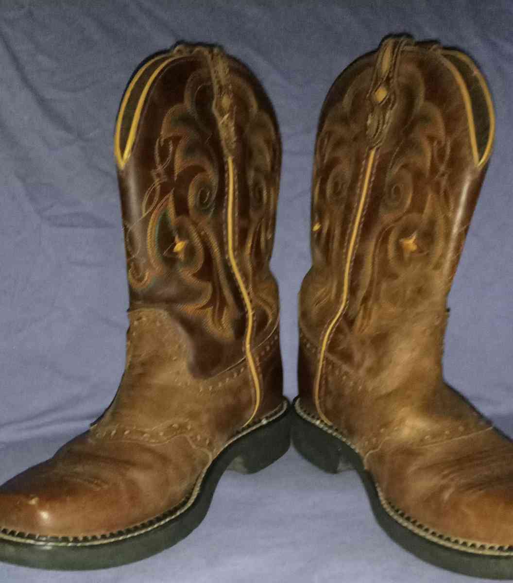 womens cowgirl boots - Akron, Ohio