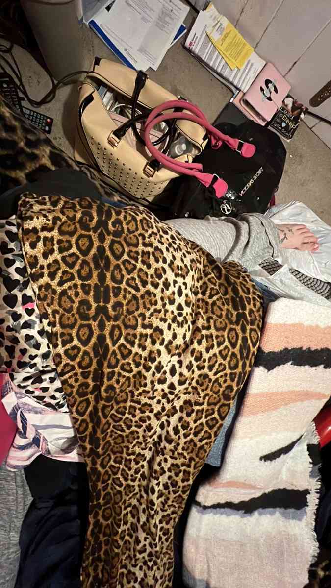 Christopher and banks scarf and reg leggings cheetah print - Butler, Ohio - FleaMarketBay