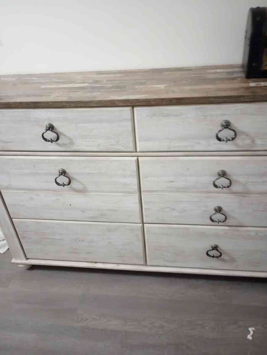 two bedroom apartment everything must go 2000 for everything - Lebanon, Ohio - FleaMarketBay