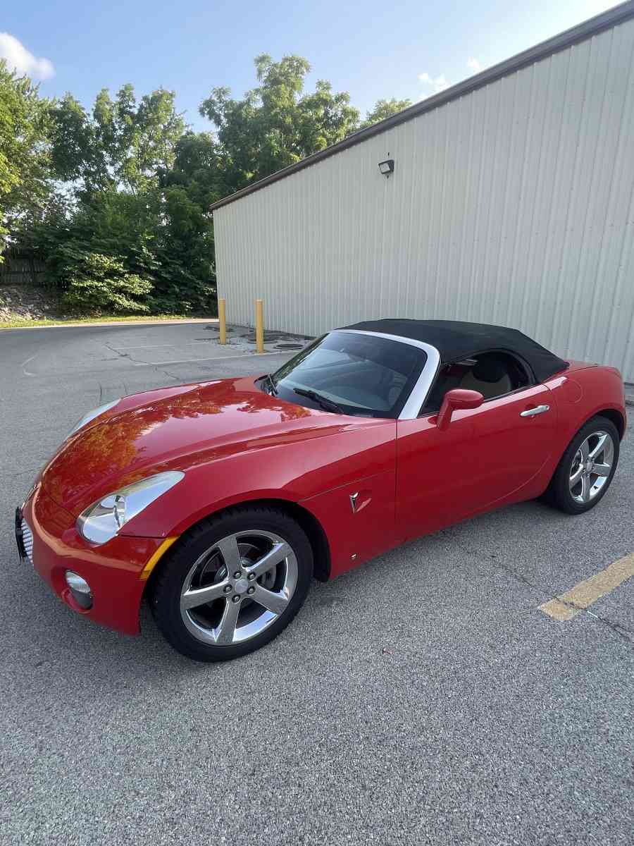 Pontiac solstice - Eureka, Illinois - FleaMarketBay