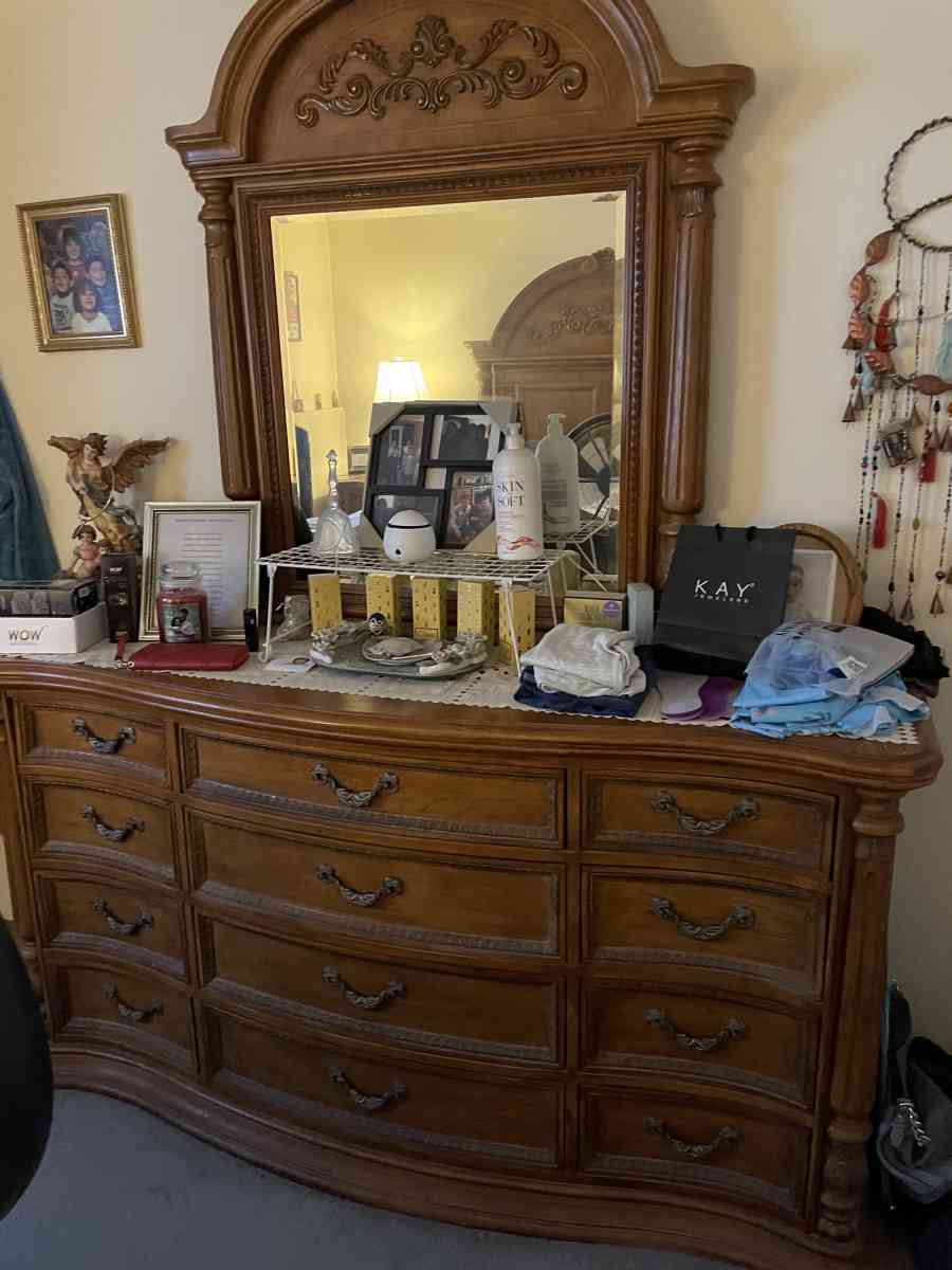 bedroom set queen size - Dracut, Massachusetts