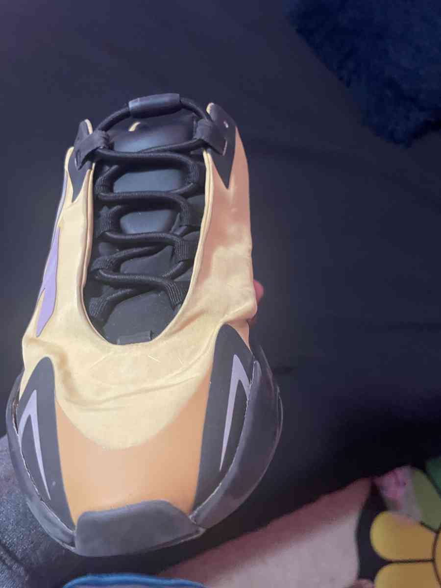 yezzy 700 honey comb - Statesville, North Carolina - FleaMarketBay