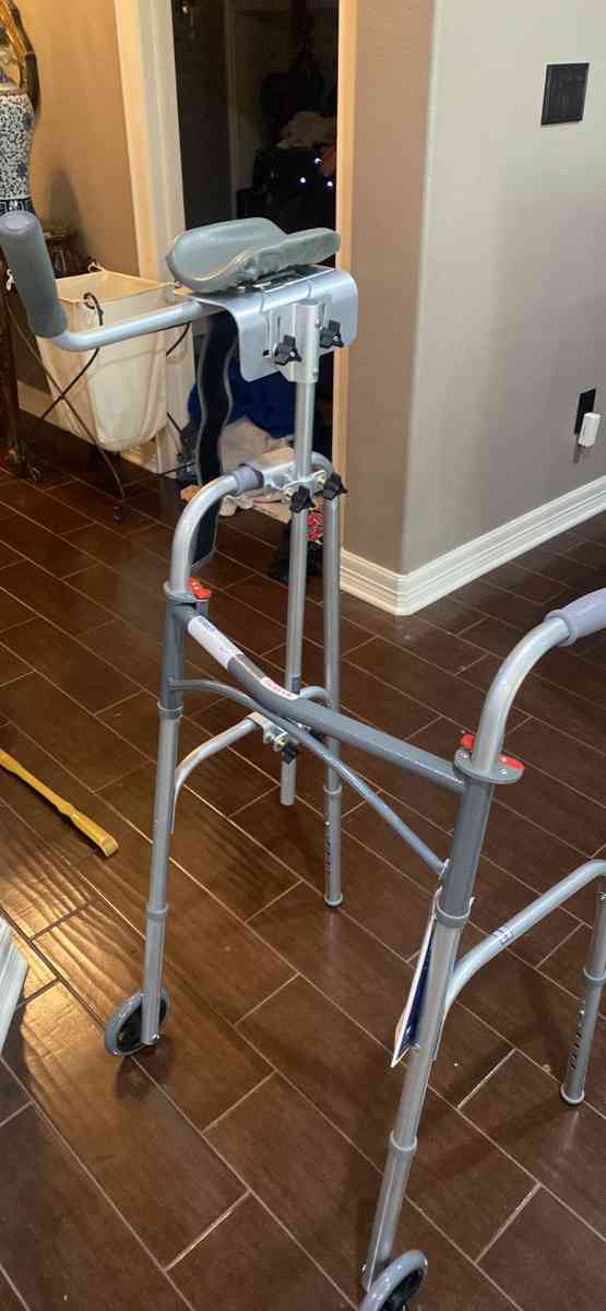 Walker with arm support - Flint, Texas - FleaMarketBay