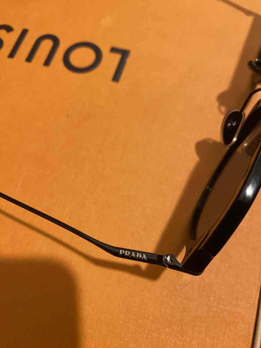 Prada mens shades - Clarkston, Georgia - FleaMarketBay