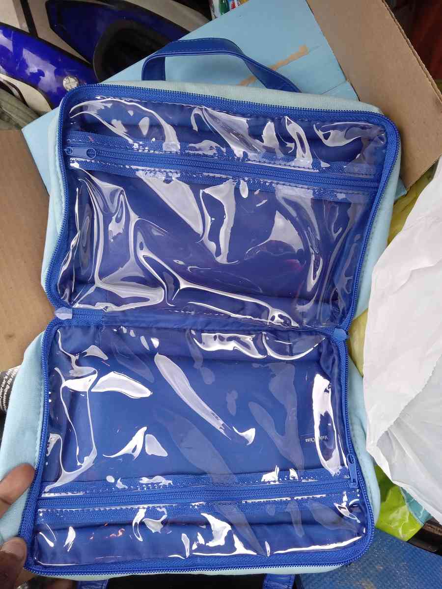 Cruise Make up bag - Taylorsville, North Carolina - FleaMarketBay