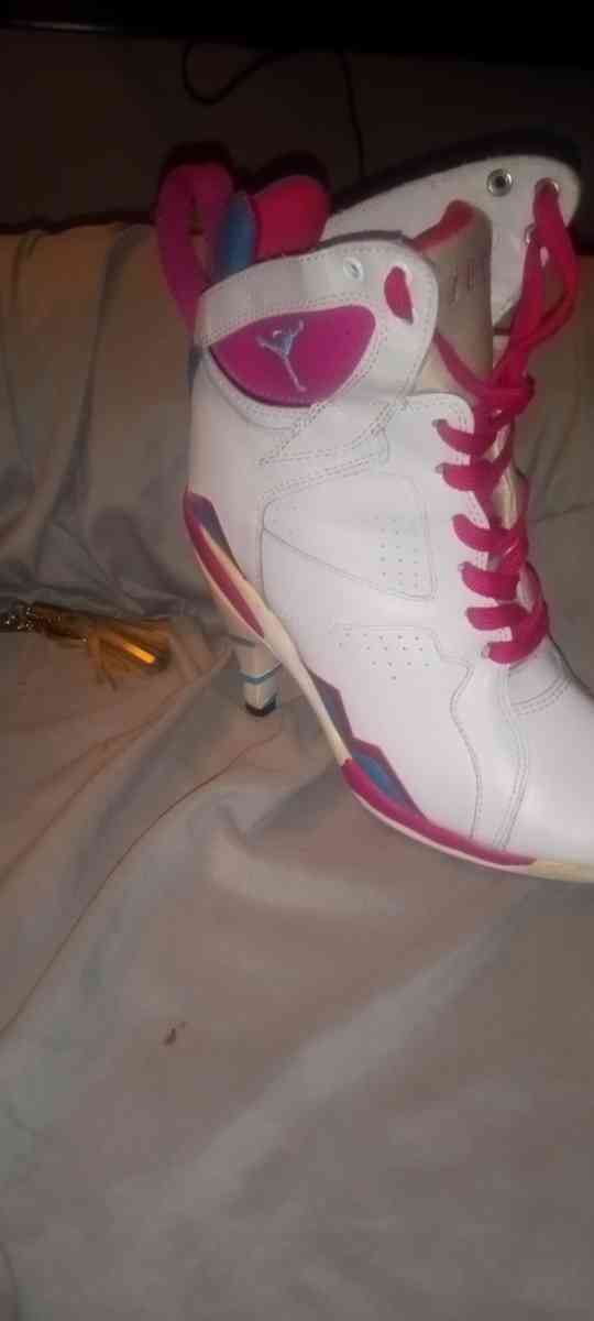 womans Jordan high heel boots - Moorhead, Minnesota