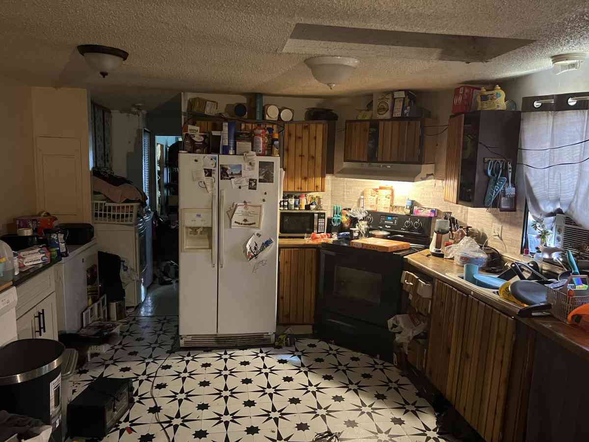 Mobile Home in Park 2bd 1 and a half bath as is - Colorado Springs, Colorado - FleaMarketBay