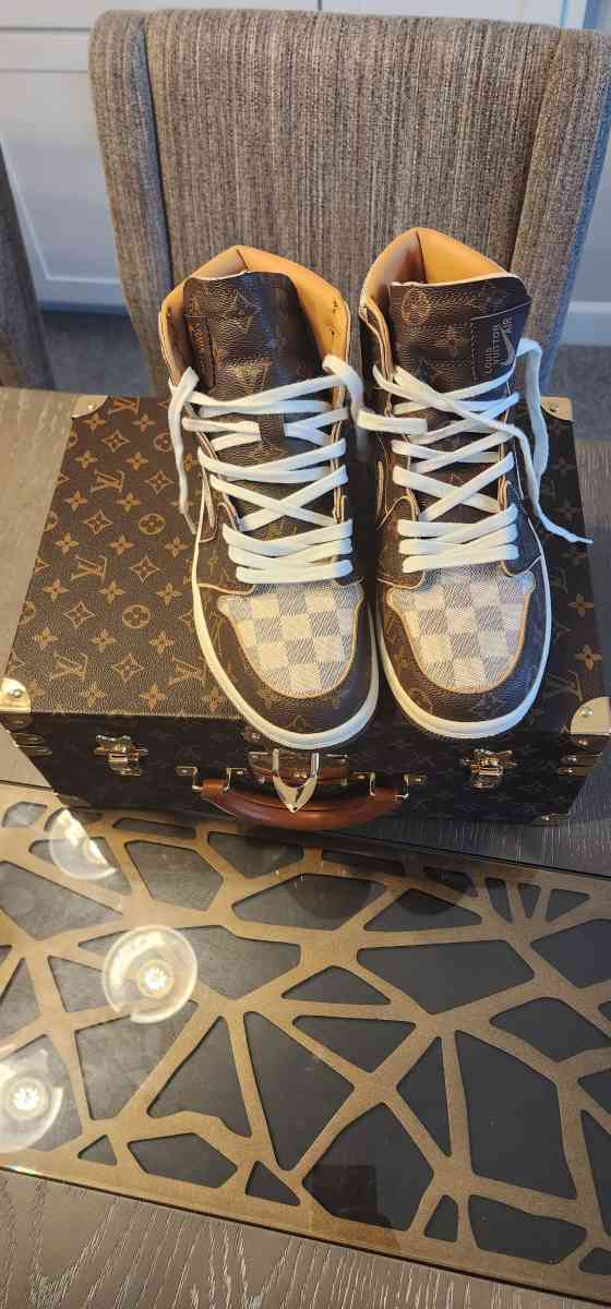 Louis Vuitton Sneakers size 11