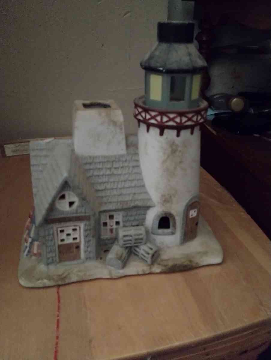 candle holder and baskets and candles - Fort Wayne, Indiana - FleaMarketBay