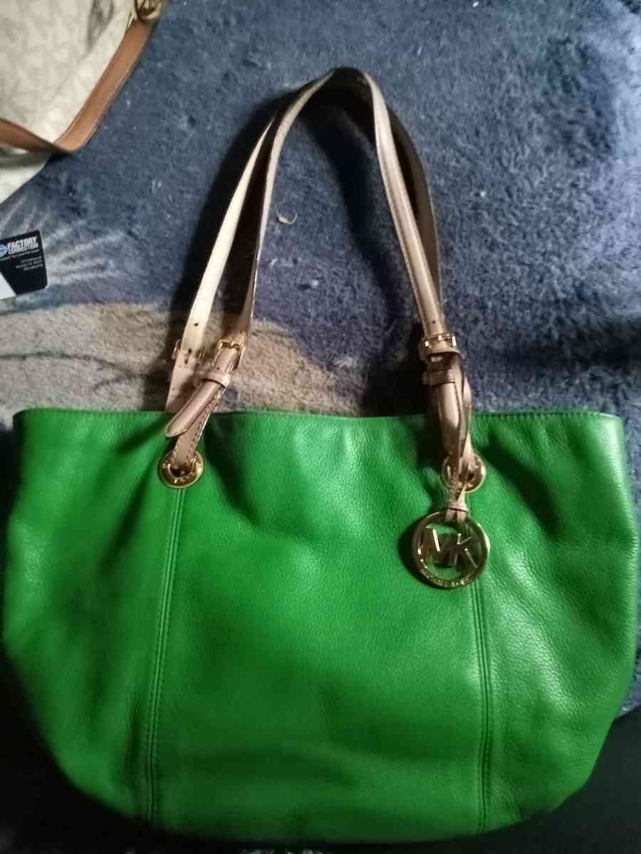 MK green pretty - Alicia, Arkansas - FleaMarketBay