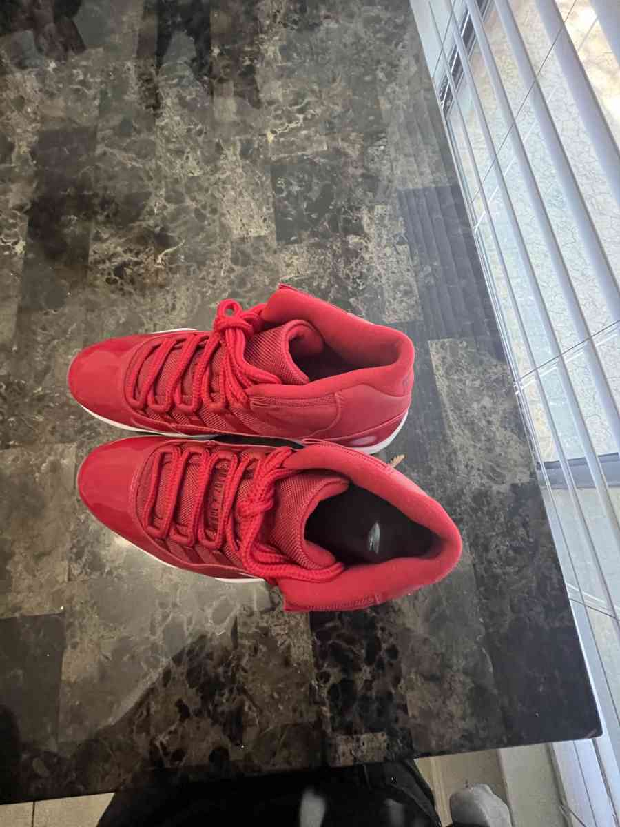 GYM RED 11s NEVER WORN size 95 - Arlington, Texas - FleaMarketBay