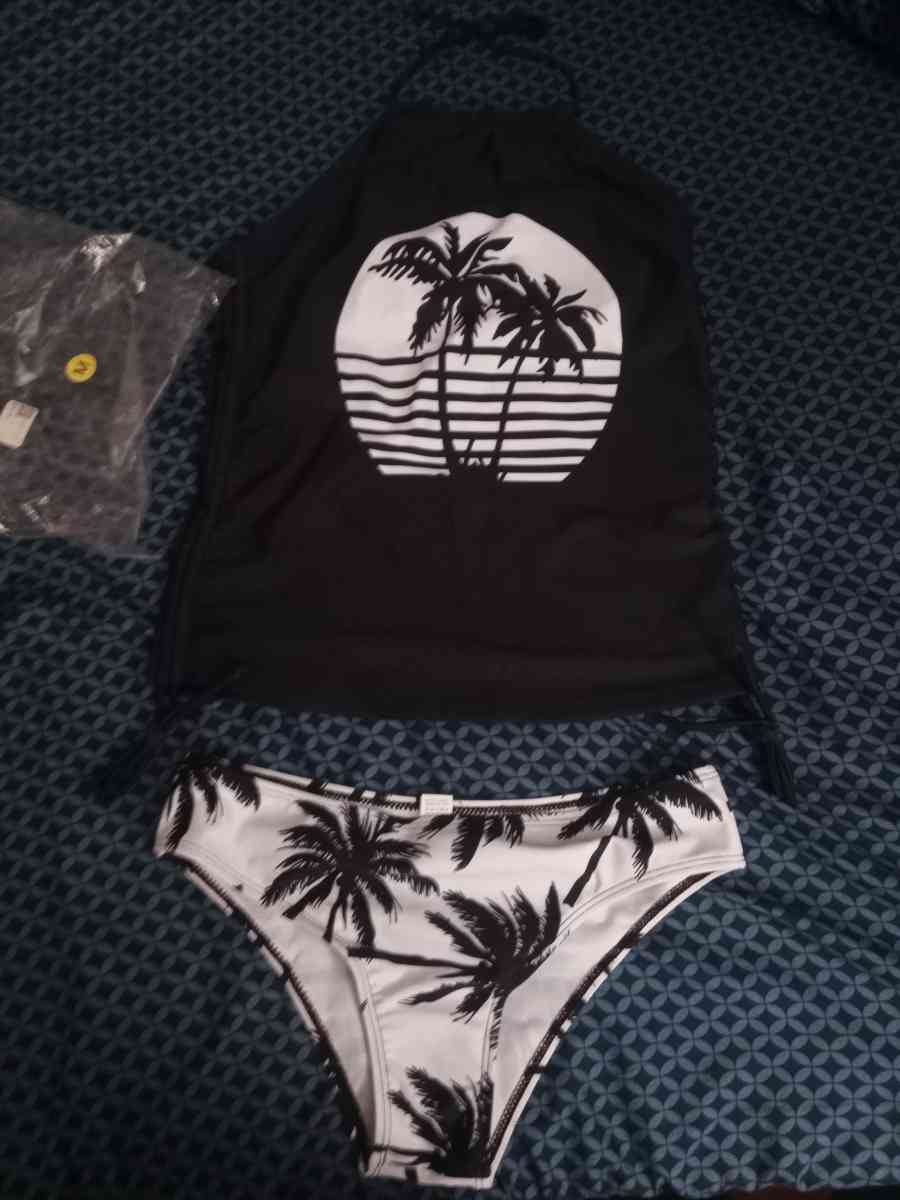 Womens Two Piece Summer Set Size Medium - Lowell, Massachusetts