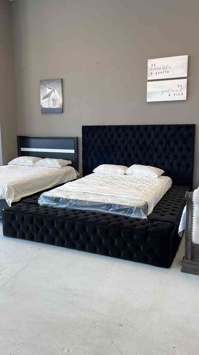 Paris Black Platform Bed Only Queen We have delivery - Houston, Texas