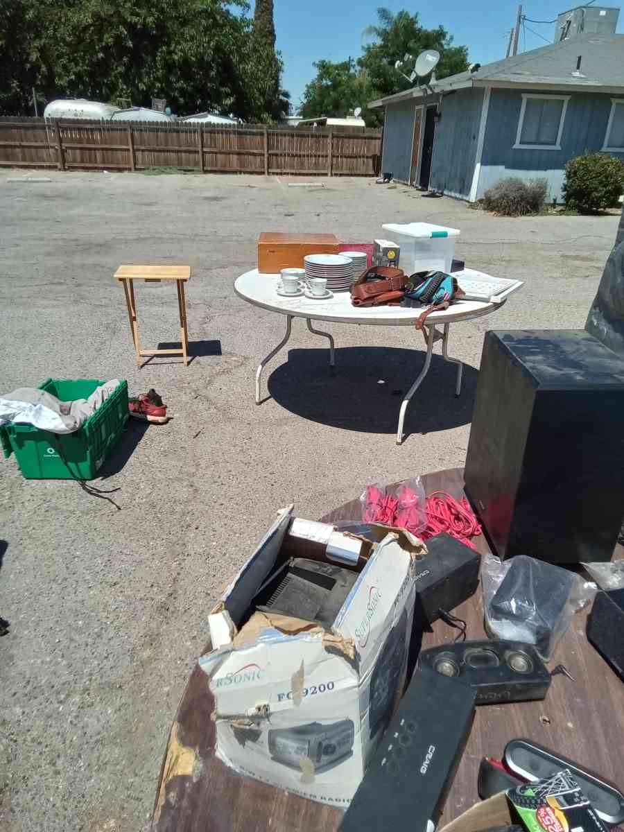 yard sell - Bakersfield, California - FleaMarketBay