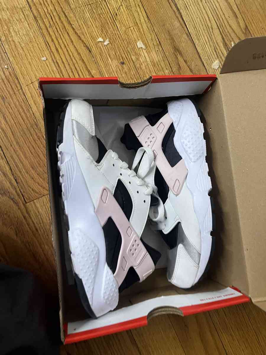 Nike Air Huarache Run White Pink - Chicago, Illinois - FleaMarketBay