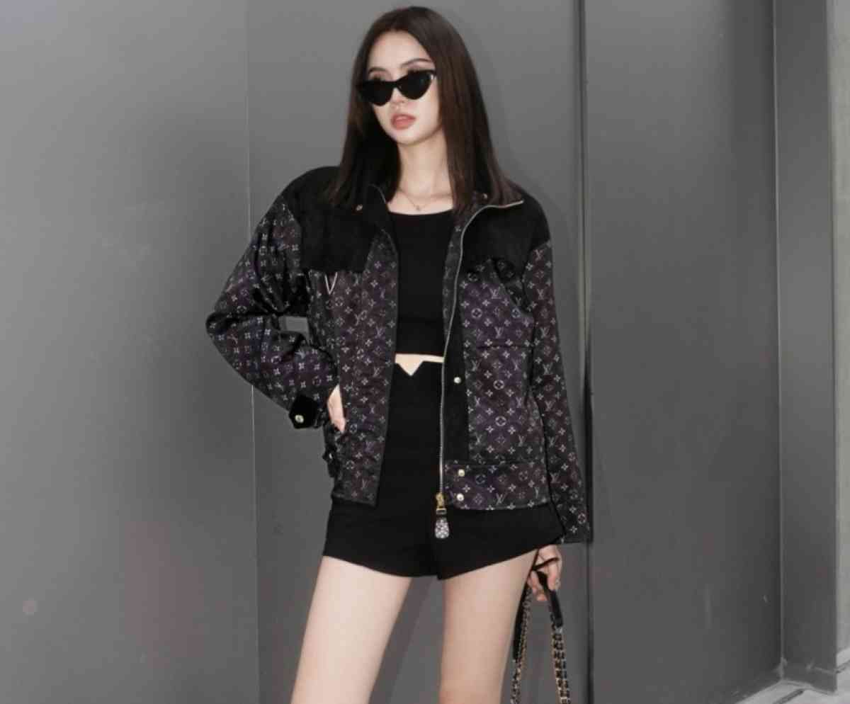 jacket size small - Mission Viejo, California - FleaMarketBay