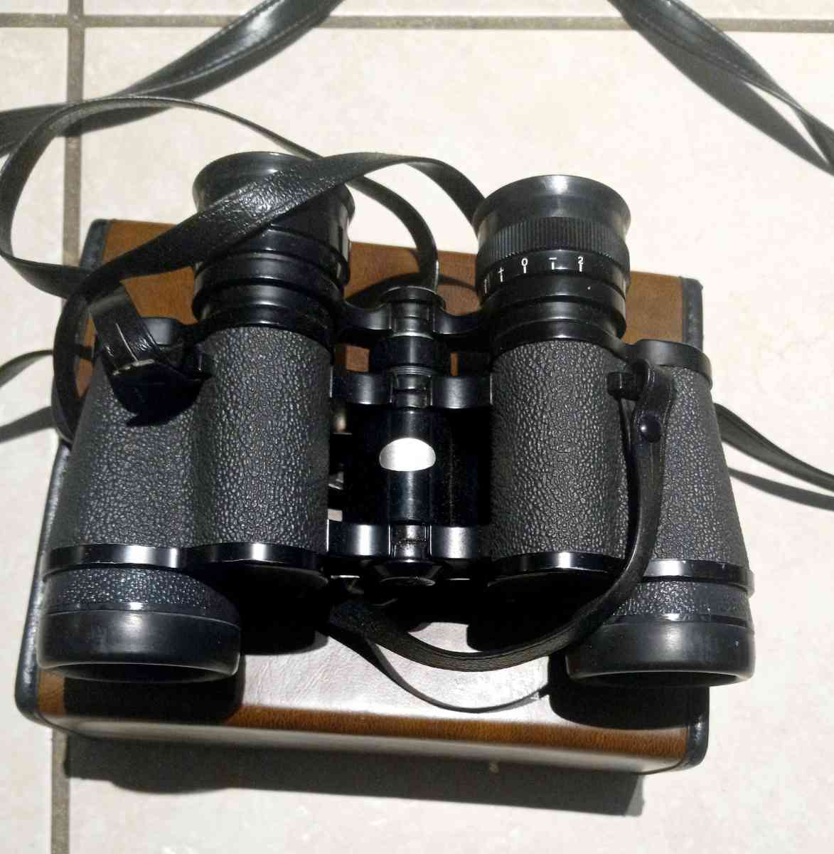 Bushnell binoculars with case - Hollywood, Florida