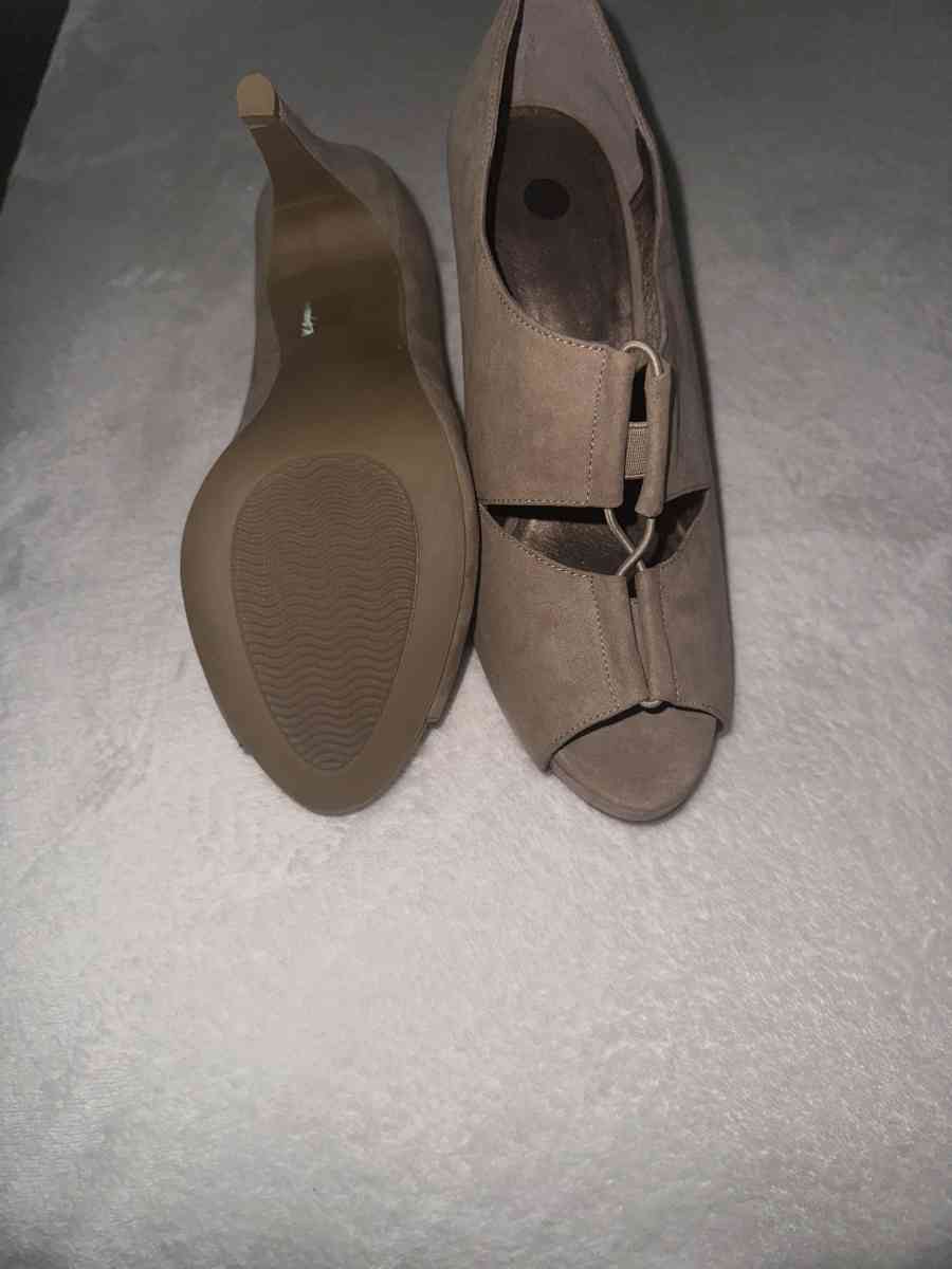 shoes - Jessup, Maryland - FleaMarketBay