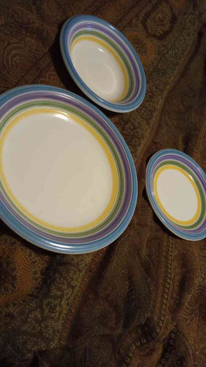 Fine China Set - Jacksonville, North Carolina - FleaMarketBay
