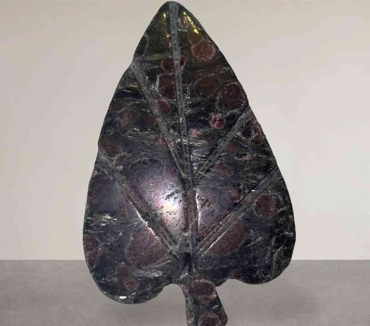 Garnet Crystal Leaf Carving