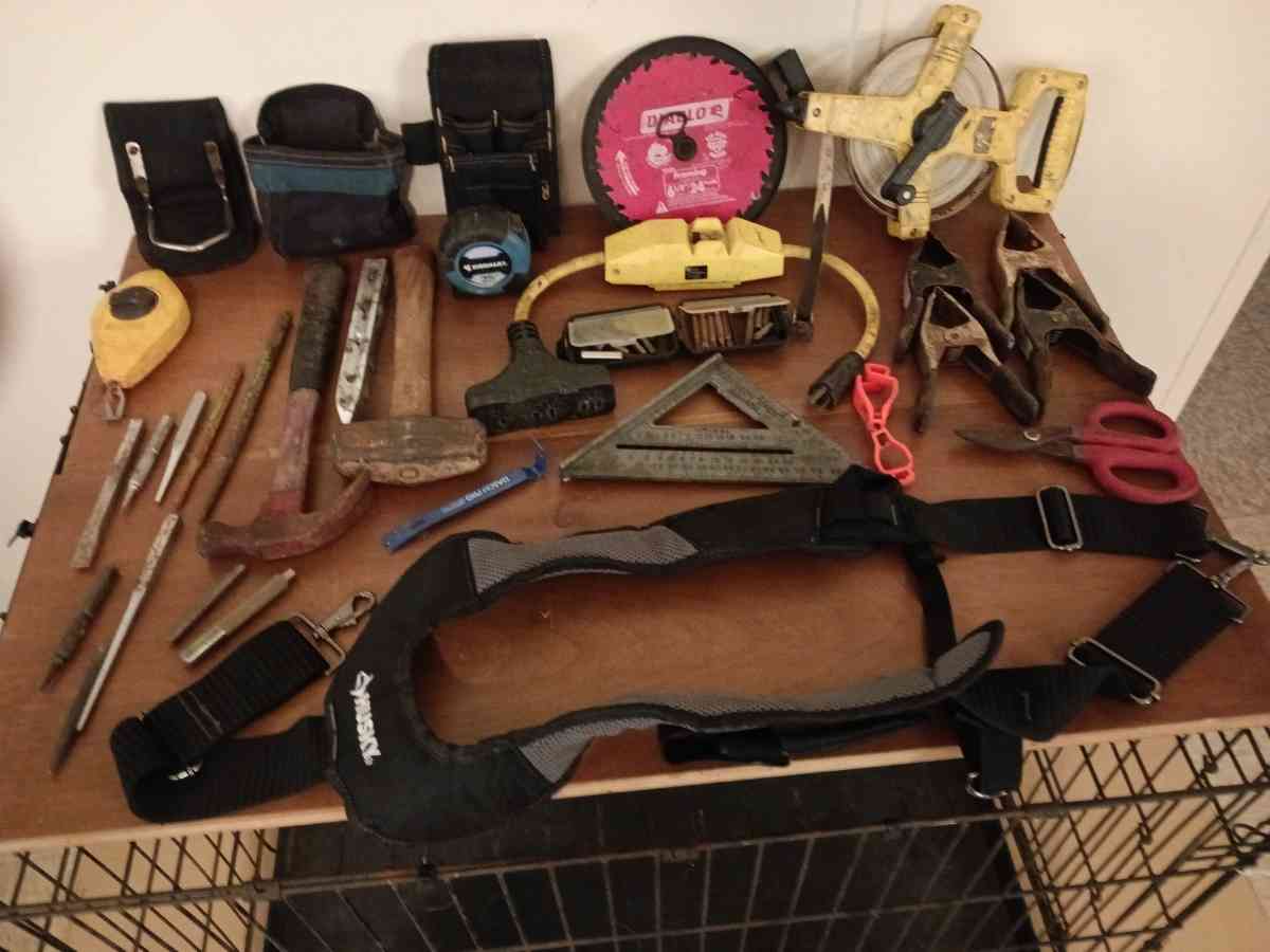 framing 100 ft tap measure 25 ft tape measure  4lb sledge - Carriere, Mississippi