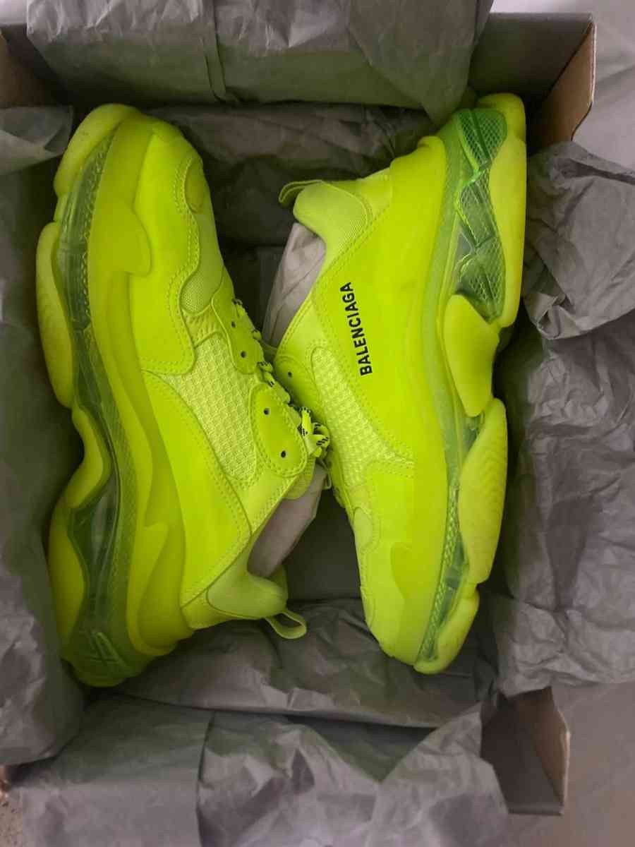 shoes size 9 17 - Abbeville, Louisiana - FleaMarketBay