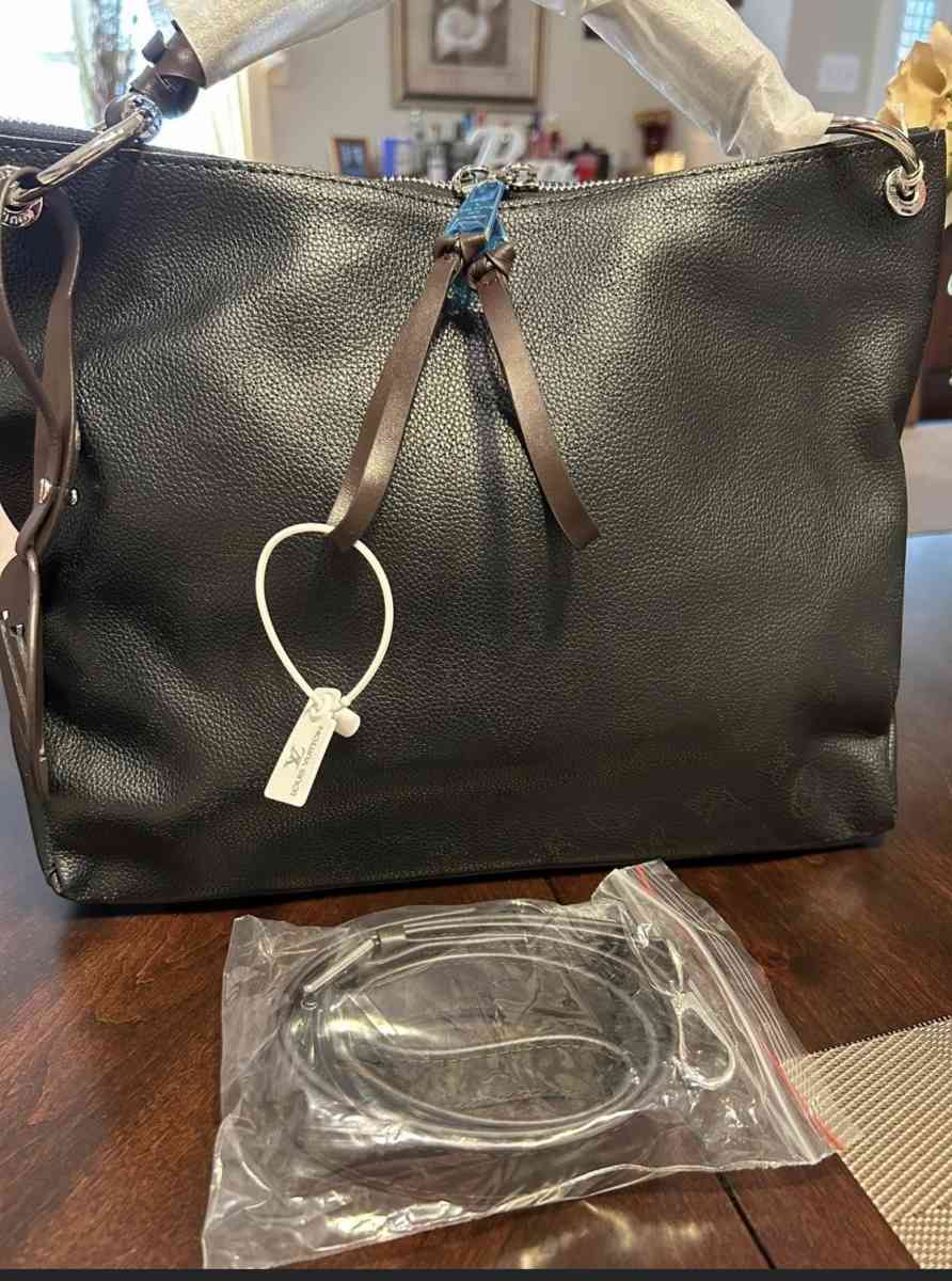 AAA replica 180 each - Houston, Texas - FleaMarketBay