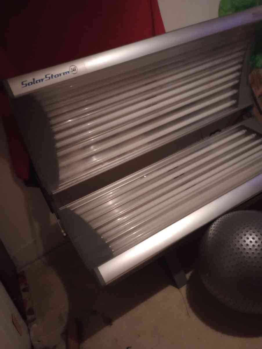 Solar Storm 32 Bulb 20 Min  Tanning Bed - Barbourville, Kentucky - FleaMarketBay