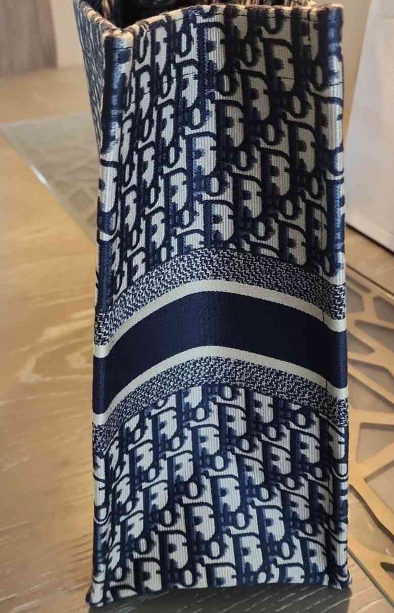 Dior Tote bag - Minneapolis, Minnesota - FleaMarketBay