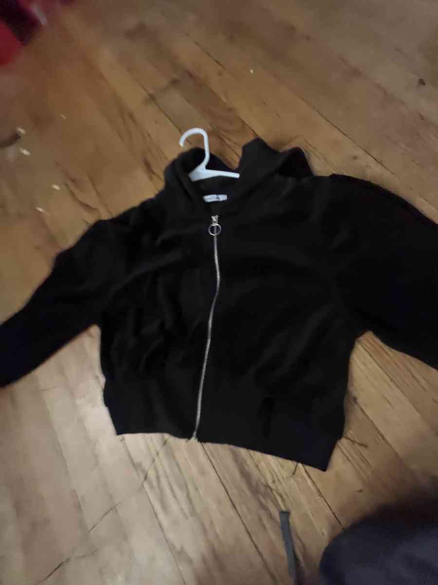 sweater - Addieville, Illinois - FleaMarketBay