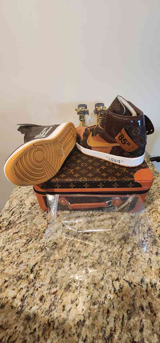 Nike sneakers - Minneapolis, Minnesota - FleaMarketBay