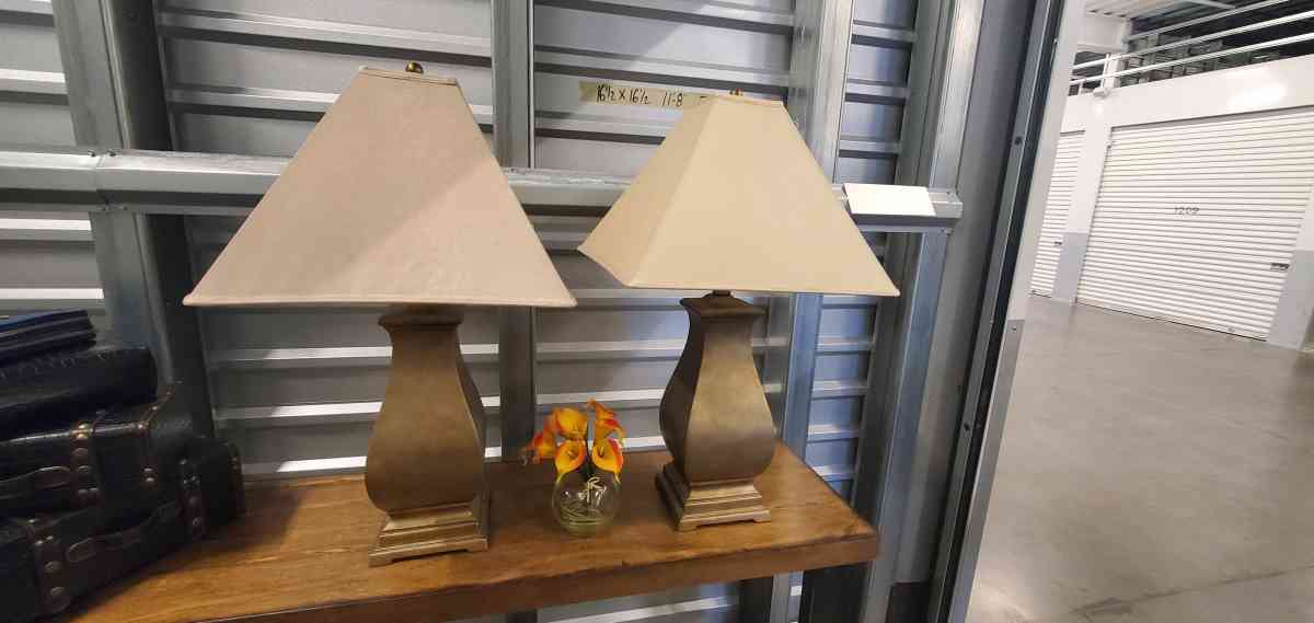 2 Goldtone lamps - Las Vegas, Nevada - FleaMarketBay