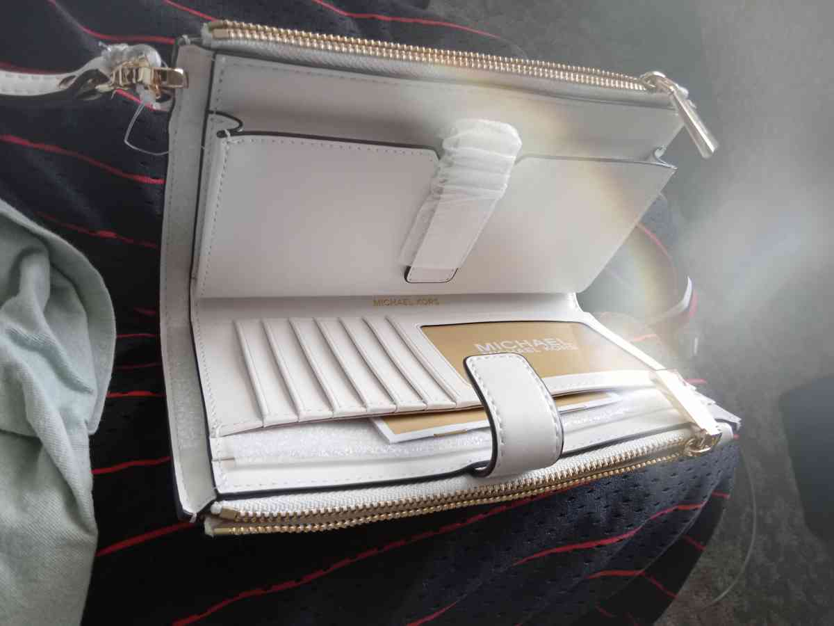 Michael kors - Hollister, California - FleaMarketBay