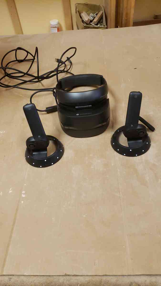 vr headset and wands - Montclair, California