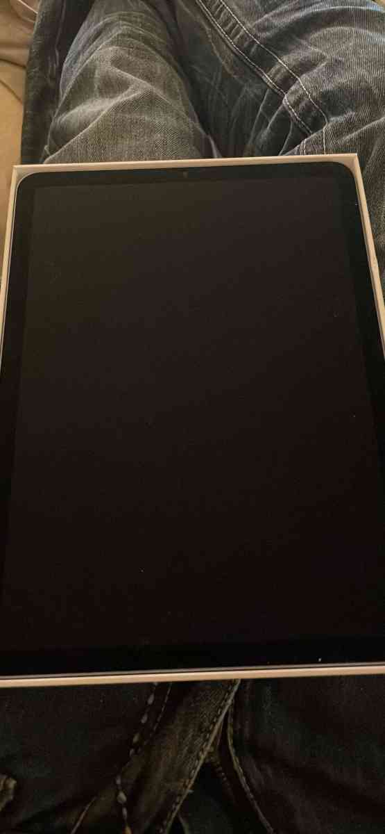 iPad Air 5th Generation - Buffalo, New York - FleaMarketBay