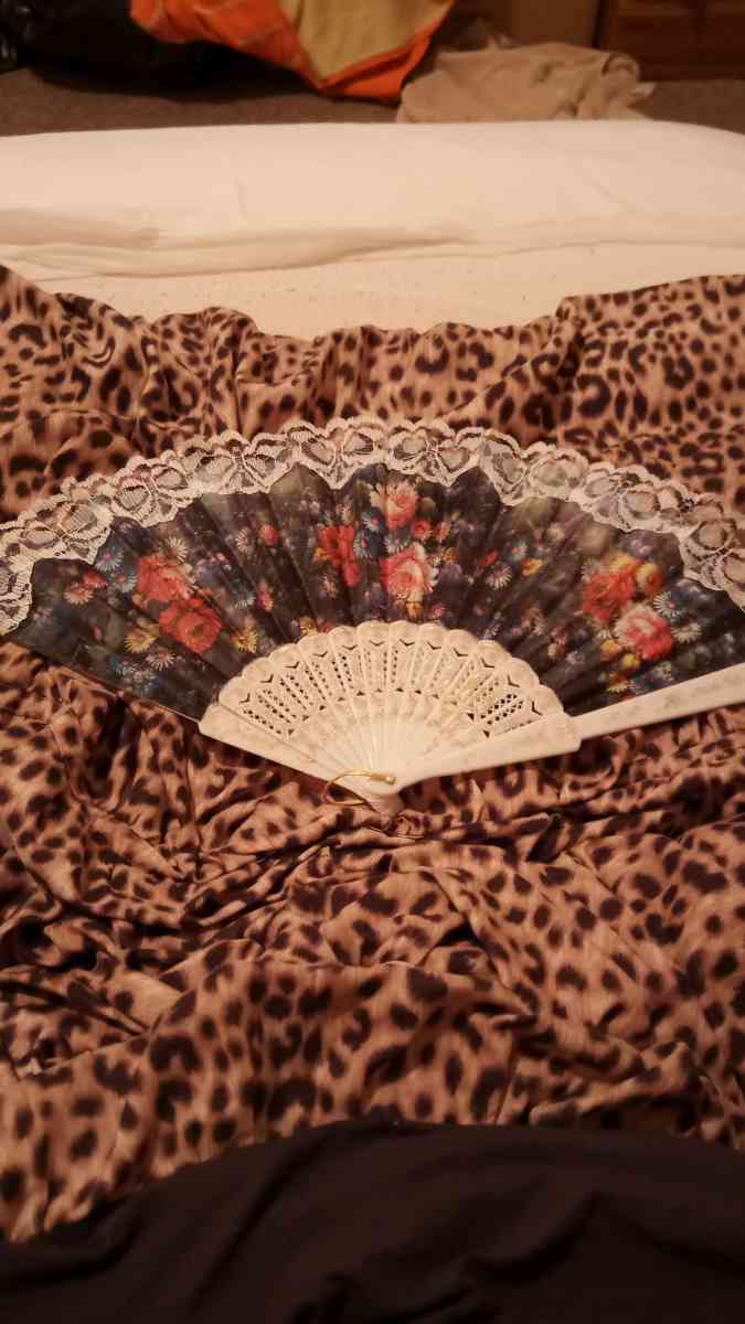 hand fan - Columbus, Ohio - FleaMarketBay