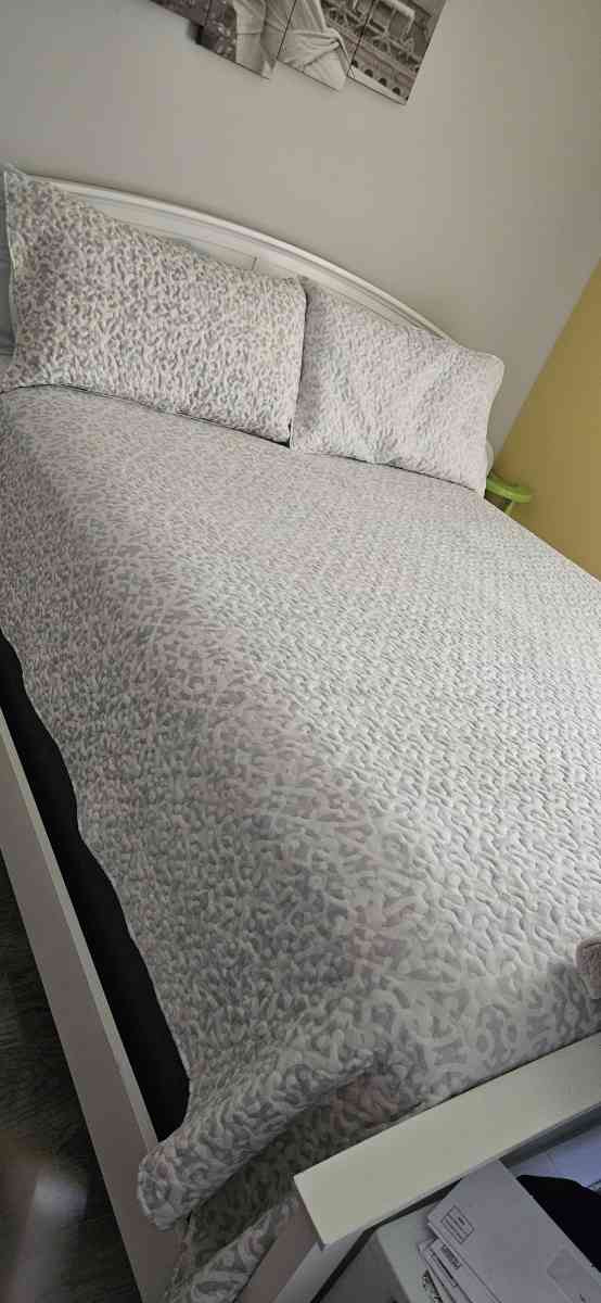 double size bed 2 nightstands dresser mirror - Palm Beach, Florida - FleaMarketBay